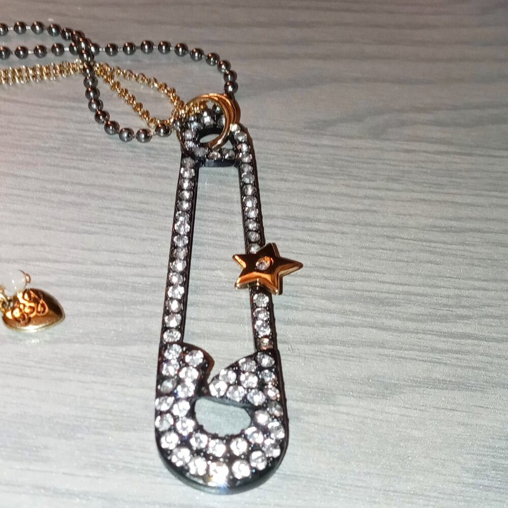 betsey johnson necklace